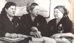 4-Совхоз-Заречный-доярки-А.-Ю.-Деккер-А.-В.-Утегенова-А.-Р.-Жасанова-1985-год