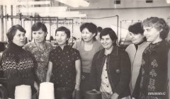 21-Трикотажный-цех-в-Доме-быта-бригада-вязальщиц-октябрь-1985-год