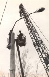 08-Установка-первых-троллейбусных-опор-по-ул.-А.-Иманова-18-апреля-1981-год