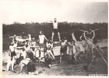 14-Физкультурный-кружок-на-занятиях-за-рекой-Ишим-Акмолинск-1930-год