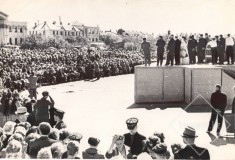 05-Начало-освоения-целины-митинг-на-площади-фоторепродукция-Имамова