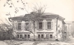13-Угол-Орджоникидзце-и-Сакко-Ванцетти-напротив-4-поликлиники